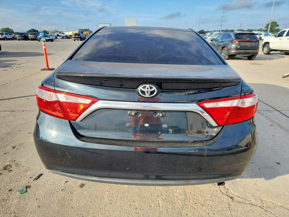 2015 Toyota Camry მანქანა იყიდება აუქციონზე, vin: 4T4BF1FK6FR507249, აუქციონის ნომერი: 70329526