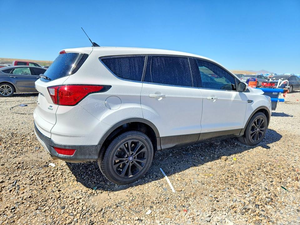 68193906 :رقم المزاد ، 1FMCU0GD4KUB32891 vin ، 2019 Ford Escape مزاد بيع
