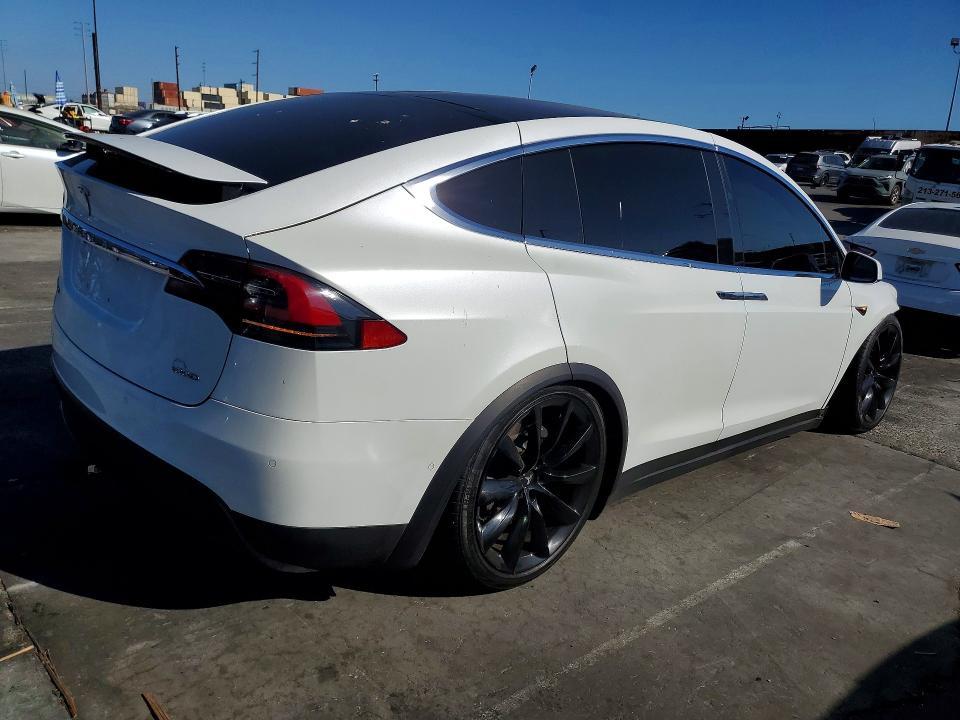 Продажа на аукционе авто 2017 Tesla Model X, vin: 5YJXCBE21HF044050, номер лота: 70553976