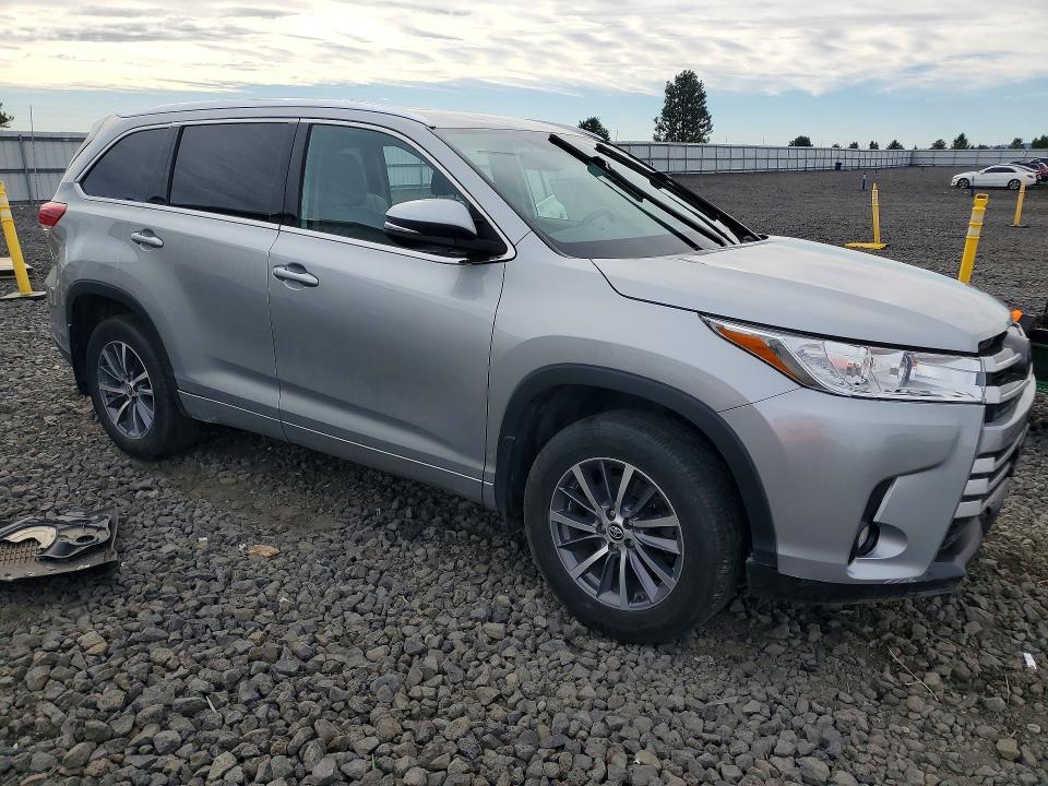 Продаж на аукціоні авто 2018 Toyota Highlander, vin: 5TDJZRFH7JS555506, номер лоту: 68099466