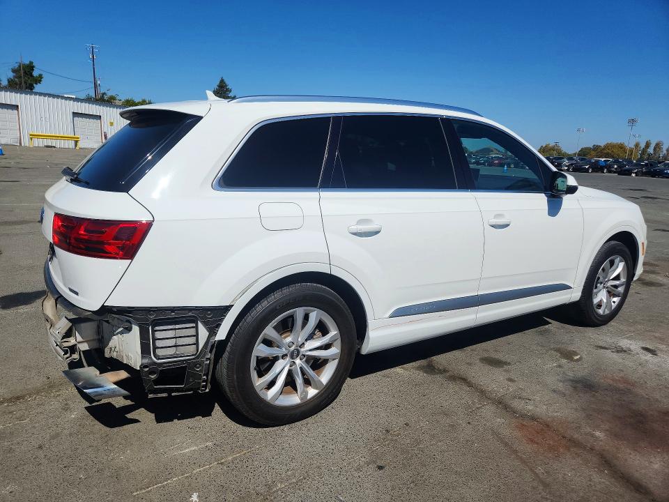 2017 Audi Q7 მანქანა იყიდება აუქციონზე, vin: WA1AHAF7XGD043671, აუქციონის ნომერი: 69742136