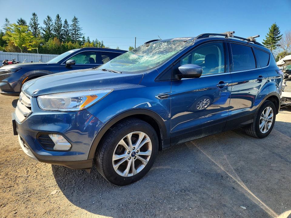 67165726 :رقم المزاد ، 1FMCU0GD8JUC80895 vin ، 2018 Ford Escape مزاد بيع