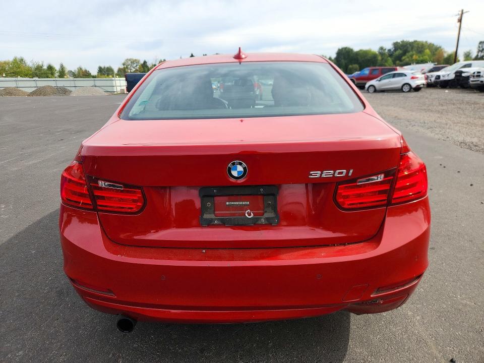 70533396 :رقم المزاد ، WBA3B1G53FNT05094 vin ، 2015 Bmw 320 مزاد بيع