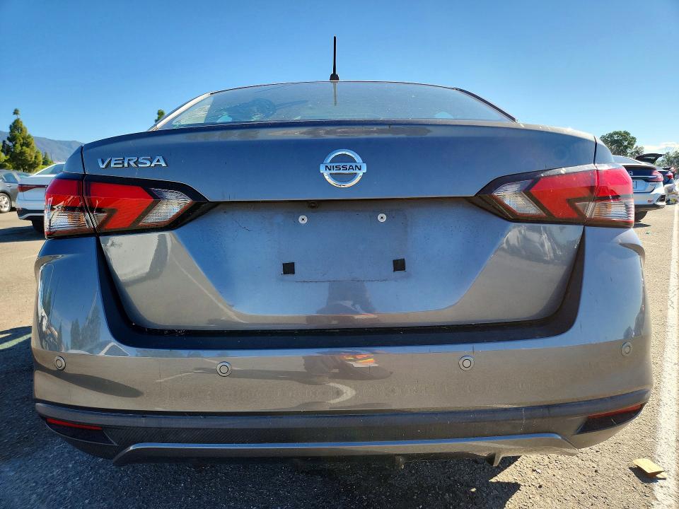 68102926 :رقم المزاد ، 3N1CN8DV5NL832630 vin ، 2022 Nissan Versa مزاد بيع