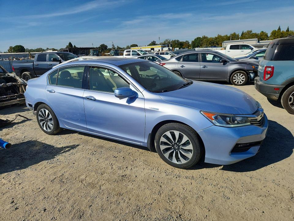 Продаж на аукціоні авто 2017 Honda Accord, vin: JHMCR6F58HC020286, номер лоту: 70155876