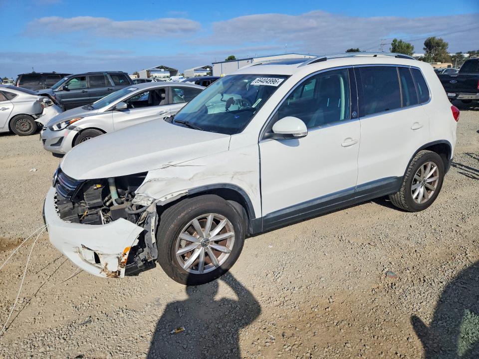 69404996 :رقم المزاد ، WVGRV7AXXHK010415 vin ، 2017 Volkswagen Tiguan مزاد بيع