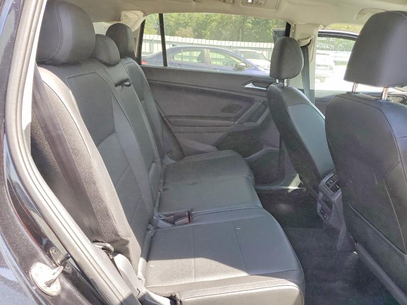 68642166 :رقم المزاد ، 3VV2B7AX2JM029698 vin ، 2018 Volkswagen Tiguan مزاد بيع