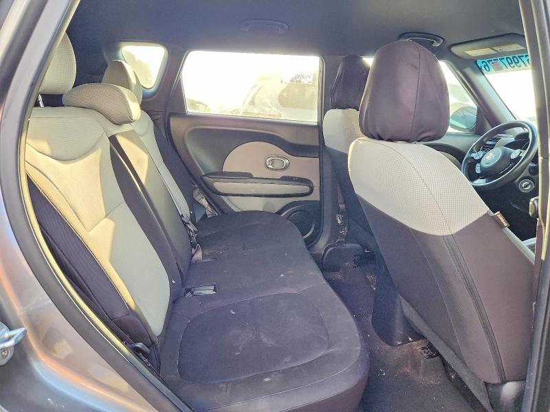 67997576 :رقم المزاد ، KNDJN2A23J7555602 vin ، 2018 Kia Soul مزاد بيع