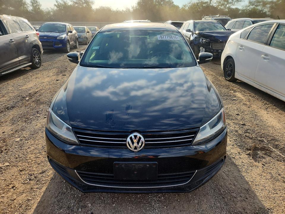 67775816 :رقم المزاد ، 3VWDP7AJ0DM450874 vin ، 2013 Volkswagen Jetta مزاد بيع