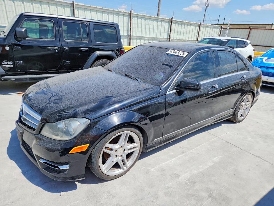2012 Mercedes-benz C მანქანა იყიდება აუქციონზე, vin: WDDGF8BB1CF913805, აუქციონის ნომერი: 67867036