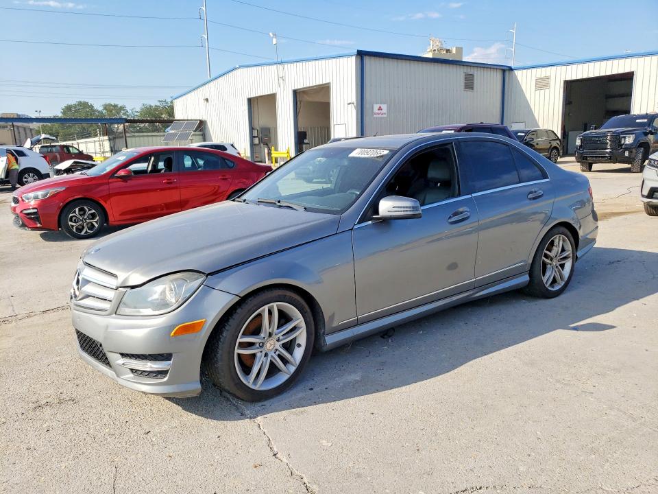 2012 Mercedes-benz C მანქანა იყიდება აუქციონზე, vin: WDDGF4HB9CA621977, აუქციონის ნომერი: 70892066