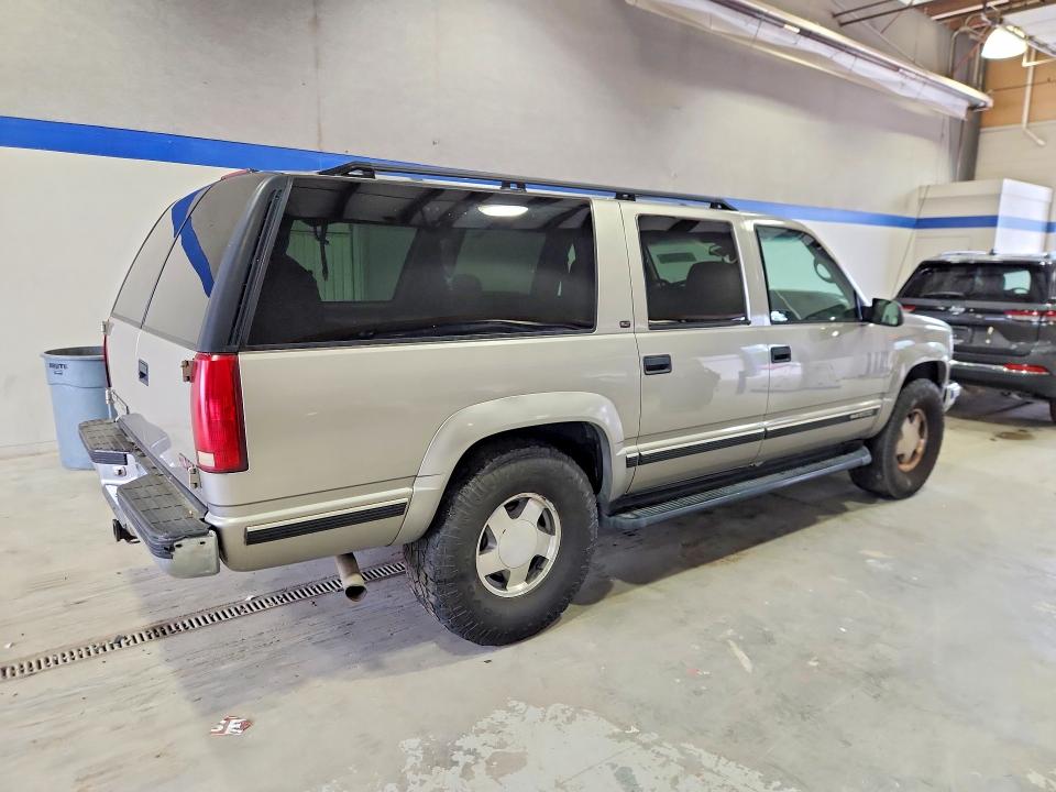 69733326 :رقم المزاد ، 1GKFK16R1XJ707097 vin ، 1999 Gmc Suburban مزاد بيع