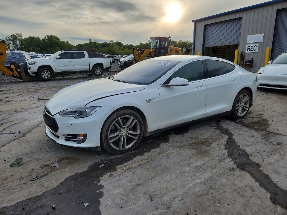 69738746 :رقم المزاد ، 5YJSA1E1XFF120296 vin ، 2015 Tesla Model S مزاد بيع