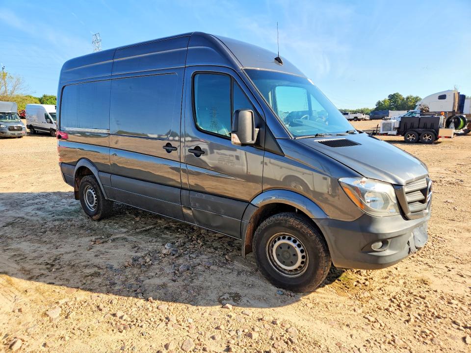 67648646 :رقم المزاد ، WD3PE7CDXHP521814 vin ، 2017 Mercedes-benz Sprinter مزاد بيع