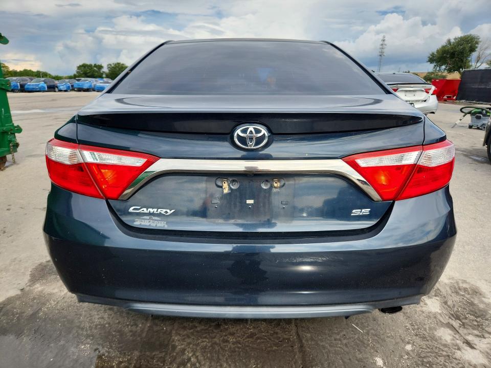 68943686 :رقم المزاد ، 4T1BF1FK9HU742273 vin ، 2017 Toyota Camry مزاد بيع