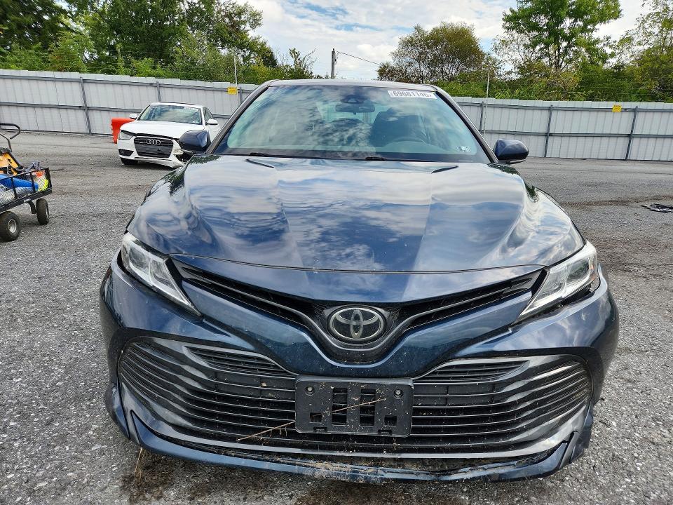 69681146 :رقم المزاد ، 4T1C11BK2LU013260 vin ، 2020 Toyota Camry مزاد بيع