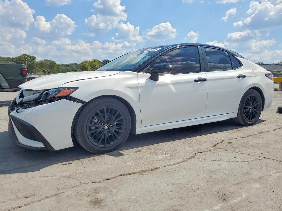 66861336 :رقم المزاد ، 4T1T31AK1NU035653 vin ، 2022 Toyota Camry Hybrid مزاد بيع