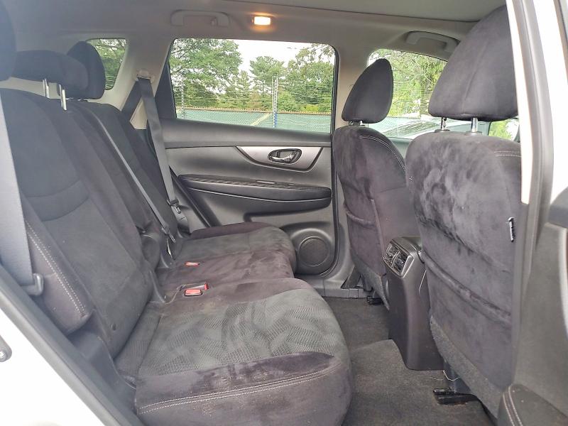 2015 Nissan Rogue მანქანა იყიდება აუქციონზე, vin: 5N1AT2MV8FC825672, აუქციონის ნომერი: 66140376