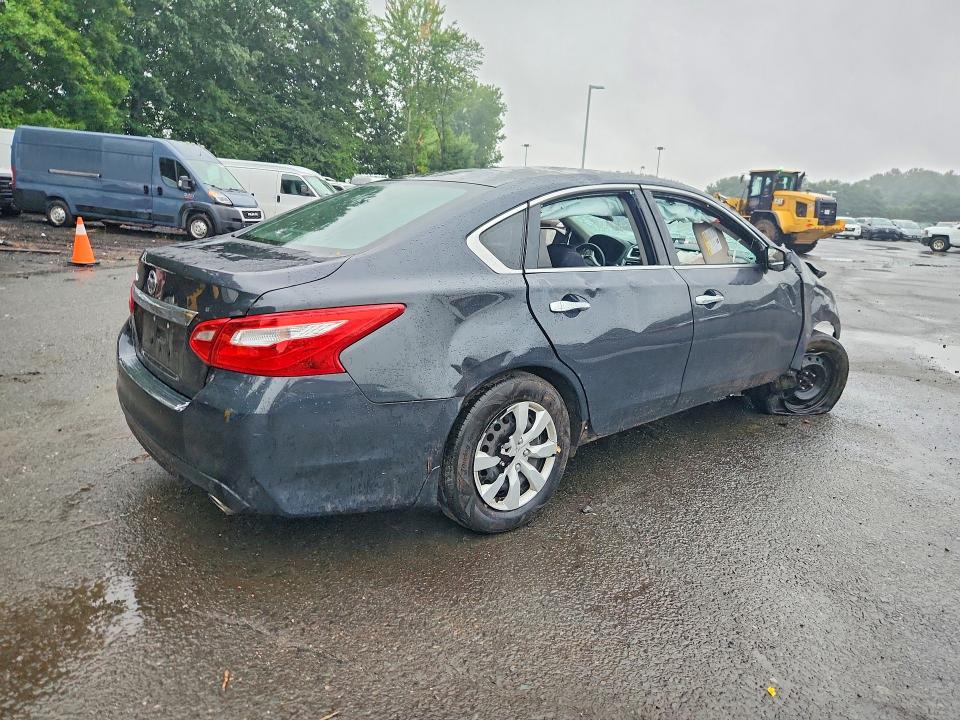 2017 Nissan Altima მანქანა იყიდება აუქციონზე, vin: 1N4AL3AP9HC241287, აუქციონის ნომერი: 66899946