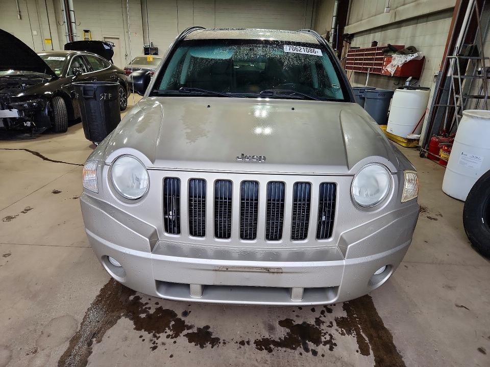 2010 Jeep Compass მანქანა იყიდება აუქციონზე, vin: 1J4NF4FBXAD511062, აუქციონის ნომერი: 70621086