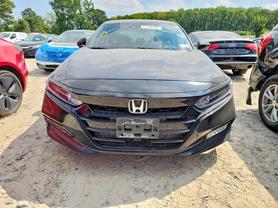 67159796 :رقم المزاد ، 1HGCV1F36JA158586 vin ، 2018 Honda Accord مزاد بيع