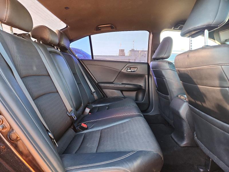 70678636 :رقم المزاد ، 1HGCR2F57HA079420 vin ، 2017 Honda Accord مزاد بيع