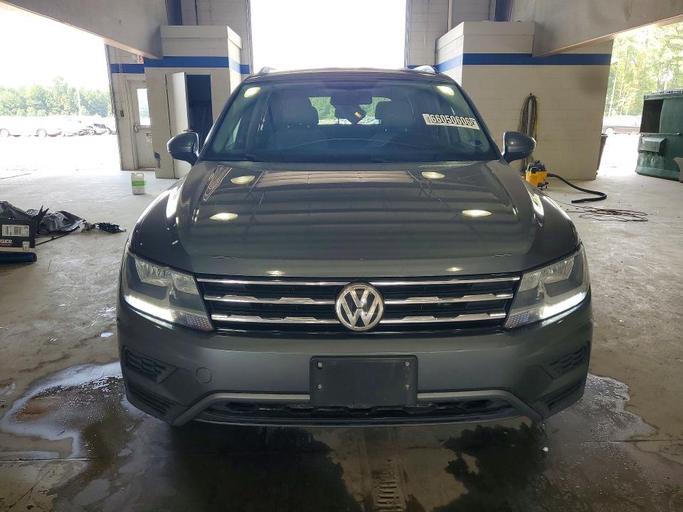 66050606 :رقم المزاد ، 3VV3B7AX0LM087056 vin ، 2020 Volkswagen Tiguan مزاد بيع