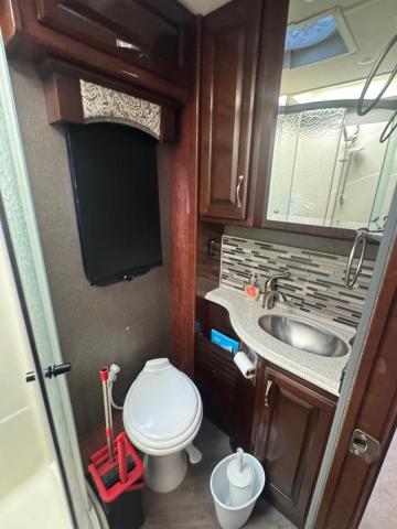 69821846 :رقم المزاد ، 4UZACWFC9JCKK1754 vin ، 2018 Freightliner Chassis مزاد بيع