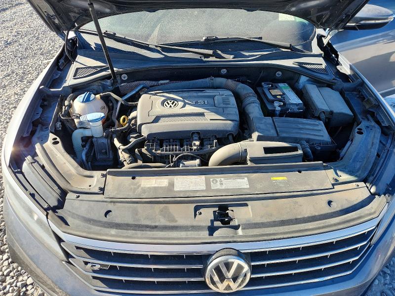 68373736 :رقم المزاد ، 1VWDT7A32HC033924 vin ، 2017 Volkswagen Passat مزاد بيع