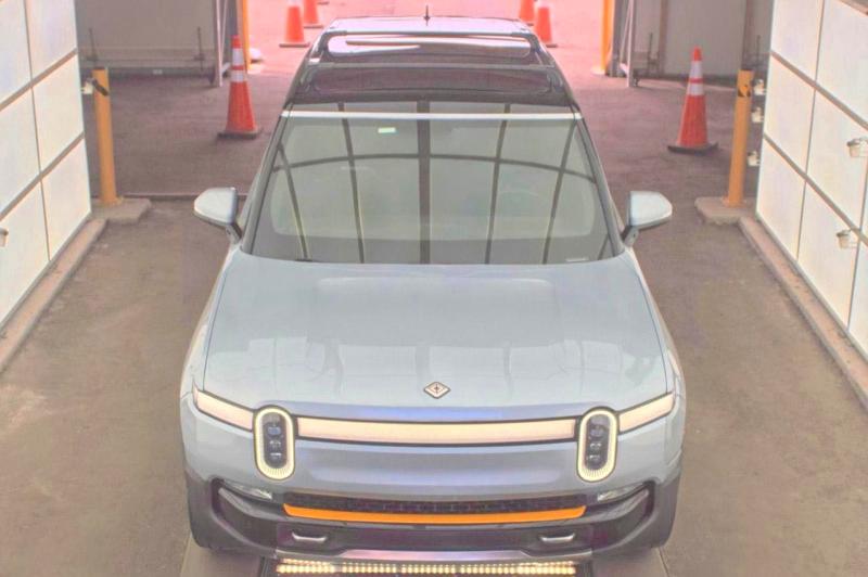 2023 Rivian R1s მანქანა იყიდება აუქციონზე, vin: 7PDSGABA4PN019950        , აუქციონის ნომერი: 68713586