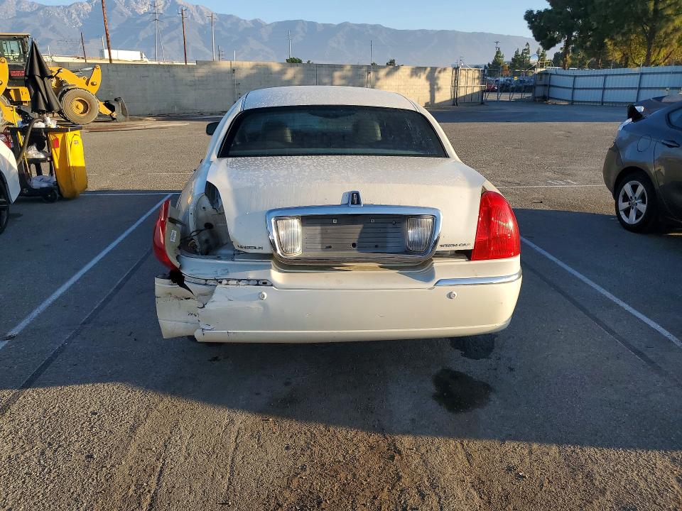 Продажа на аукционе авто 2003 Lincoln Town Car, vin: 1LNHM83W53Y673034, номер лота: 69687876
