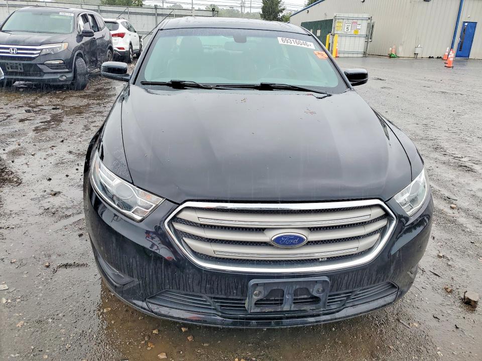 2018 Ford Taurus მანქანა იყიდება აუქციონზე, vin: 1FAHP2E88JG103822, აუქციონის ნომერი: 69316046