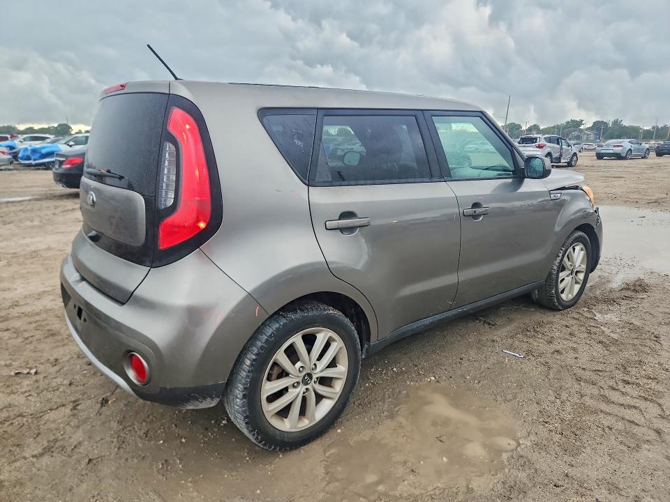 68376186 :رقم المزاد ، KNDJP3A58J7515400 vin ، 2018 Kia Soul مزاد بيع