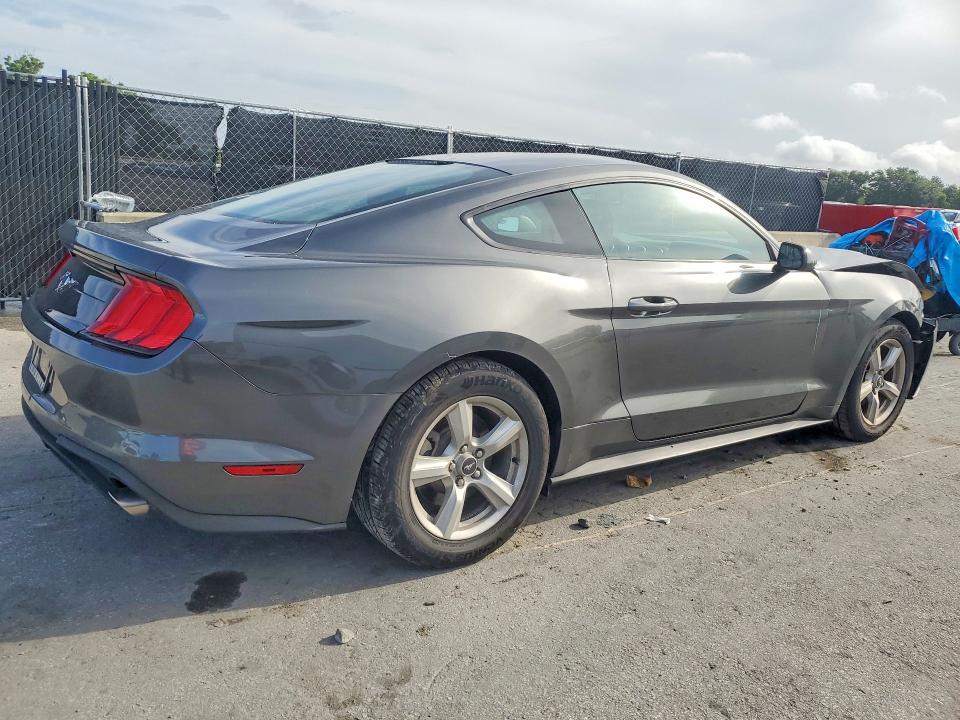 68637926 :رقم المزاد ، 1FA6P8TH6J5121552 vin ، 2018 Ford Mustang مزاد بيع