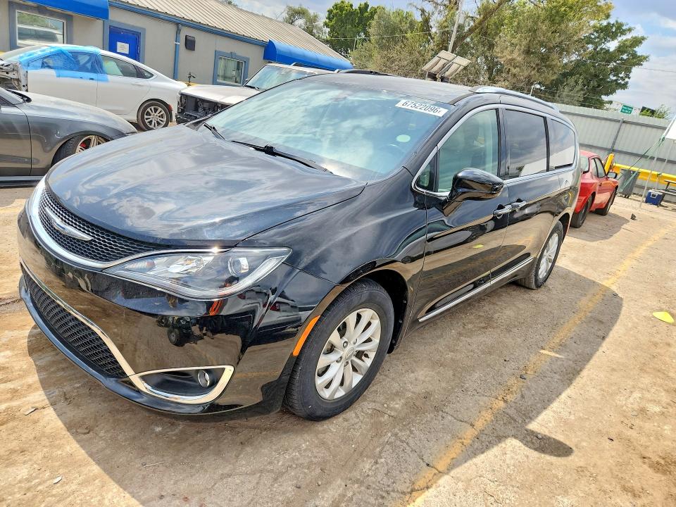 67522096 :رقم المزاد ، 2C4RC1BG8JR142005 vin ، 2018 Chrysler Pacifica مزاد بيع