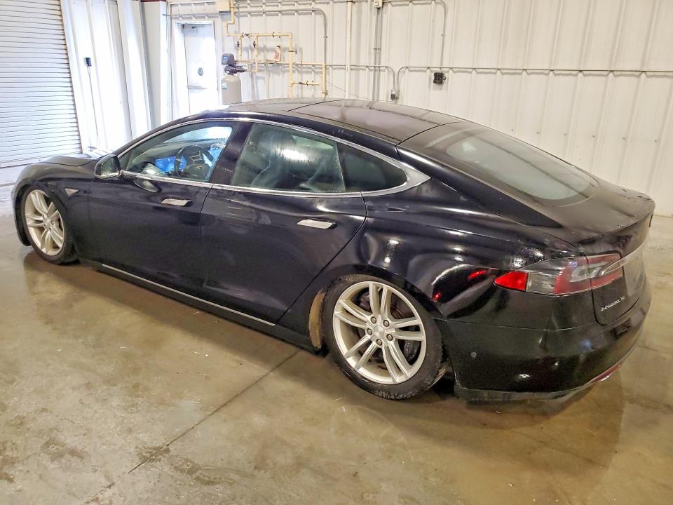 69316126 :رقم المزاد ، 5YJSA1H24FF086859 vin ، 2015 Tesla Model S مزاد بيع