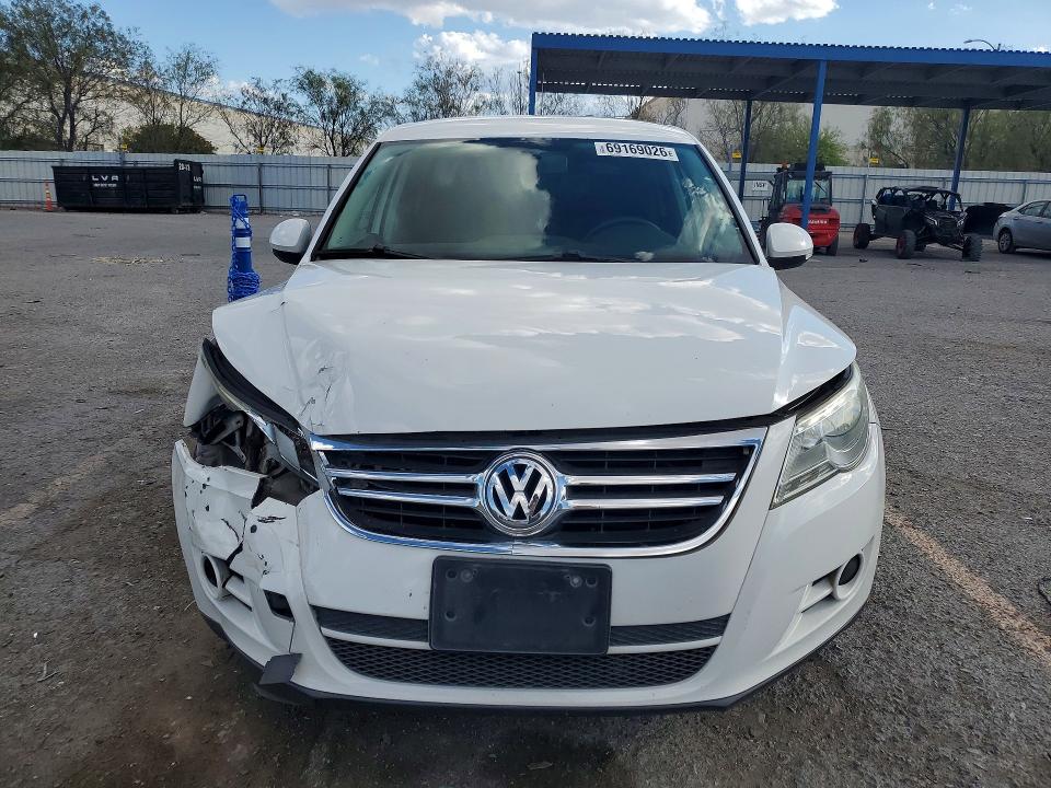 2011 Volkswagen Tiguan მანქანა იყიდება აუქციონზე, vin: WVGAV7AX6BW553810, აუქციონის ნომერი: 69169026