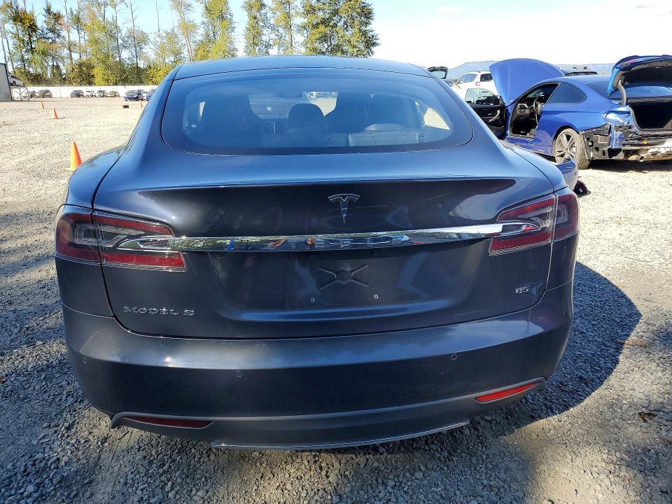 68813216 :رقم المزاد ، 5YJSA1H16EFP66588 vin ، 2014 Tesla Model S مزاد بيع