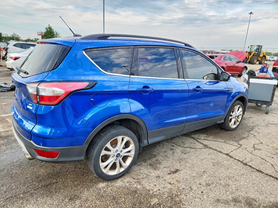 2018 Ford Escape მანქანა იყიდება აუქციონზე, vin: 1FMCU0GD7JUA76041, აუქციონის ნომერი: 69030396