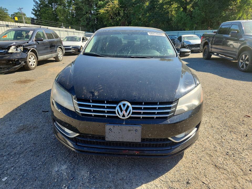 68974526 :رقم المزاد ، 1VWCM7A38DC078238 vin ، 2013 Volkswagen Passat مزاد بيع