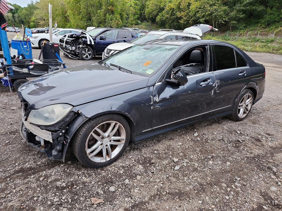 2013 Mercedes-benz C მანქანა იყიდება აუქციონზე, vin: WDDGF8AB8DR242439, აუქციონის ნომერი: 70006716