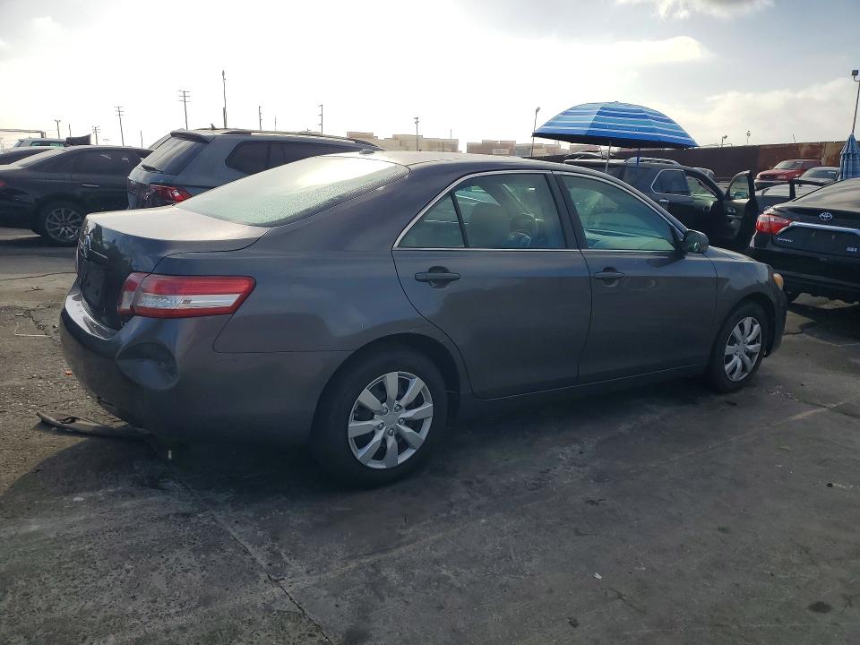 70366676 :رقم المزاد ، 4T4BF3EK0BR166471 vin ، 2011 Toyota Camry مزاد بيع