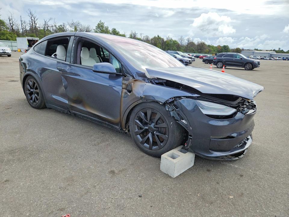69857386 :رقم المزاد ، 7SAXCBE5XNF363925 vin ، 2022 Tesla Model X مزاد بيع