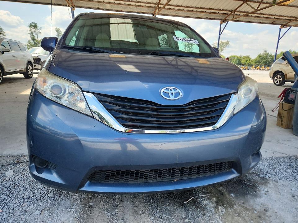 69358606 :رقم المزاد ، 5TDKK3DC5ES525486 vin ، 2014 Toyota Sienna مزاد بيع