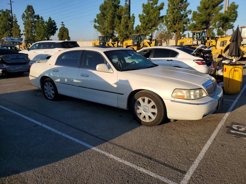 Продажа на аукционе авто 2003 Lincoln Town Car, vin: 1LNHM83W53Y673034, номер лота: 69687876