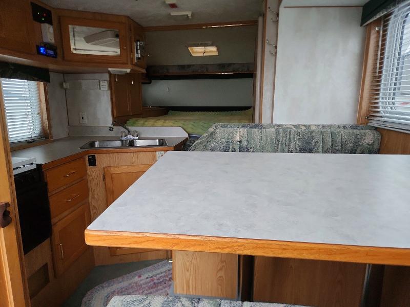67037416 :رقم المزاد ، 8102EXDS52GNC0430 vin ، 2001 Snowbird Camper مزاد بيع