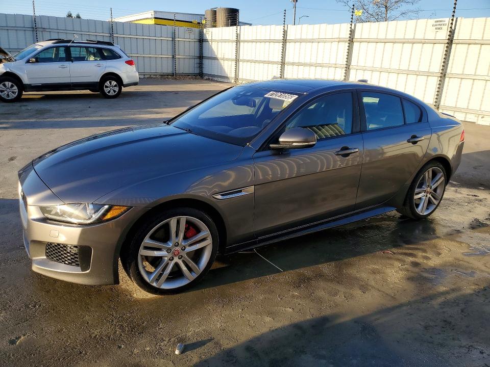 71261056 :رقم المزاد ، SAJAM4FV2JCP16998 vin ، 2018 Jaguar Xe مزاد بيع