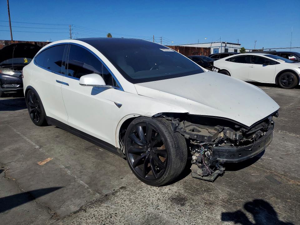 Продажа на аукционе авто 2017 Tesla Model X, vin: 5YJXCBE21HF044050, номер лота: 70553976