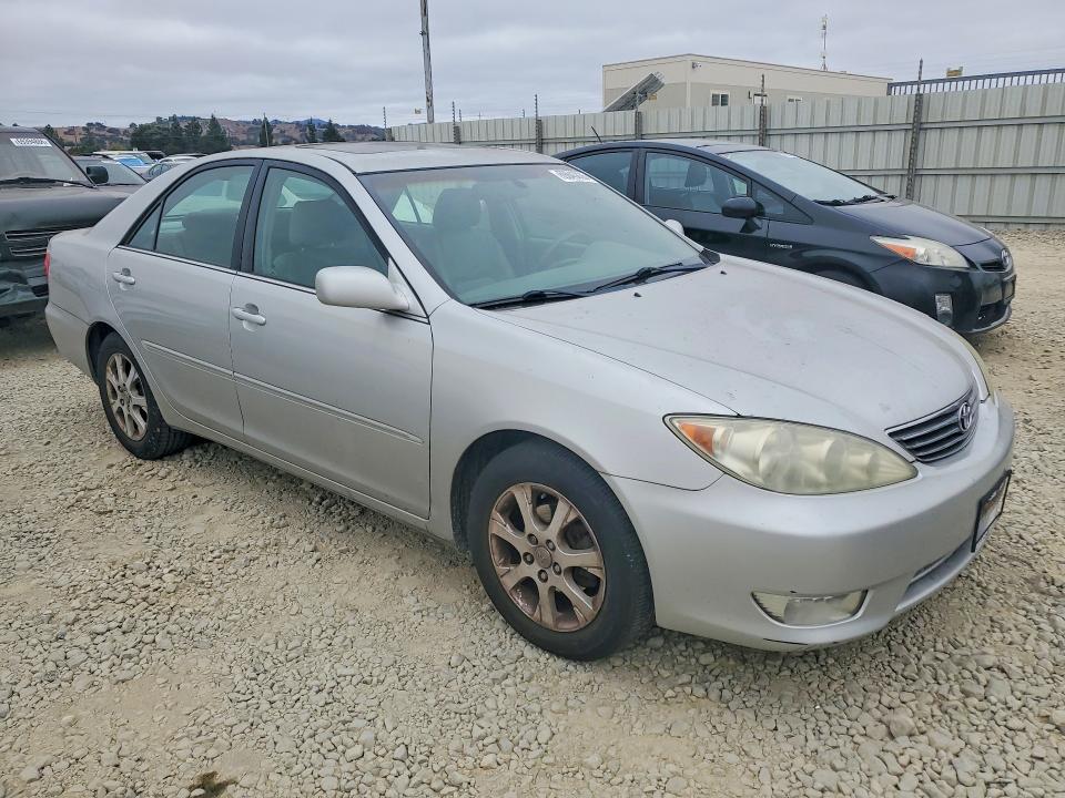69843036 :رقم المزاد ، 4T1BE30K05U527593 vin ، 2005 Toyota Camry مزاد بيع