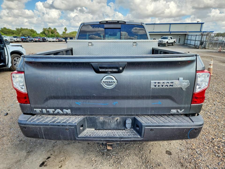 70437306 :رقم المزاد ، 1N6AA1C61HN572018 vin ، 2017 Nissan Titan مزاد بيع